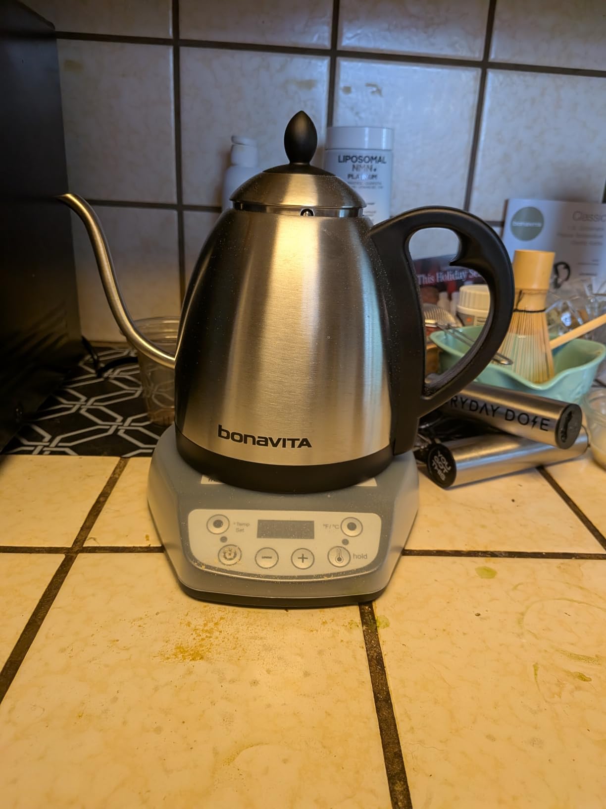Bonavita 1L Digital Variable Temperature Gooseneck Electric Kettle for Coffee Brew and Tea Precise Pour Control, 6 Preset Temps, Café or Home Use, 1200 Watt, LED Panel, Stainless Steel customer photo 1
