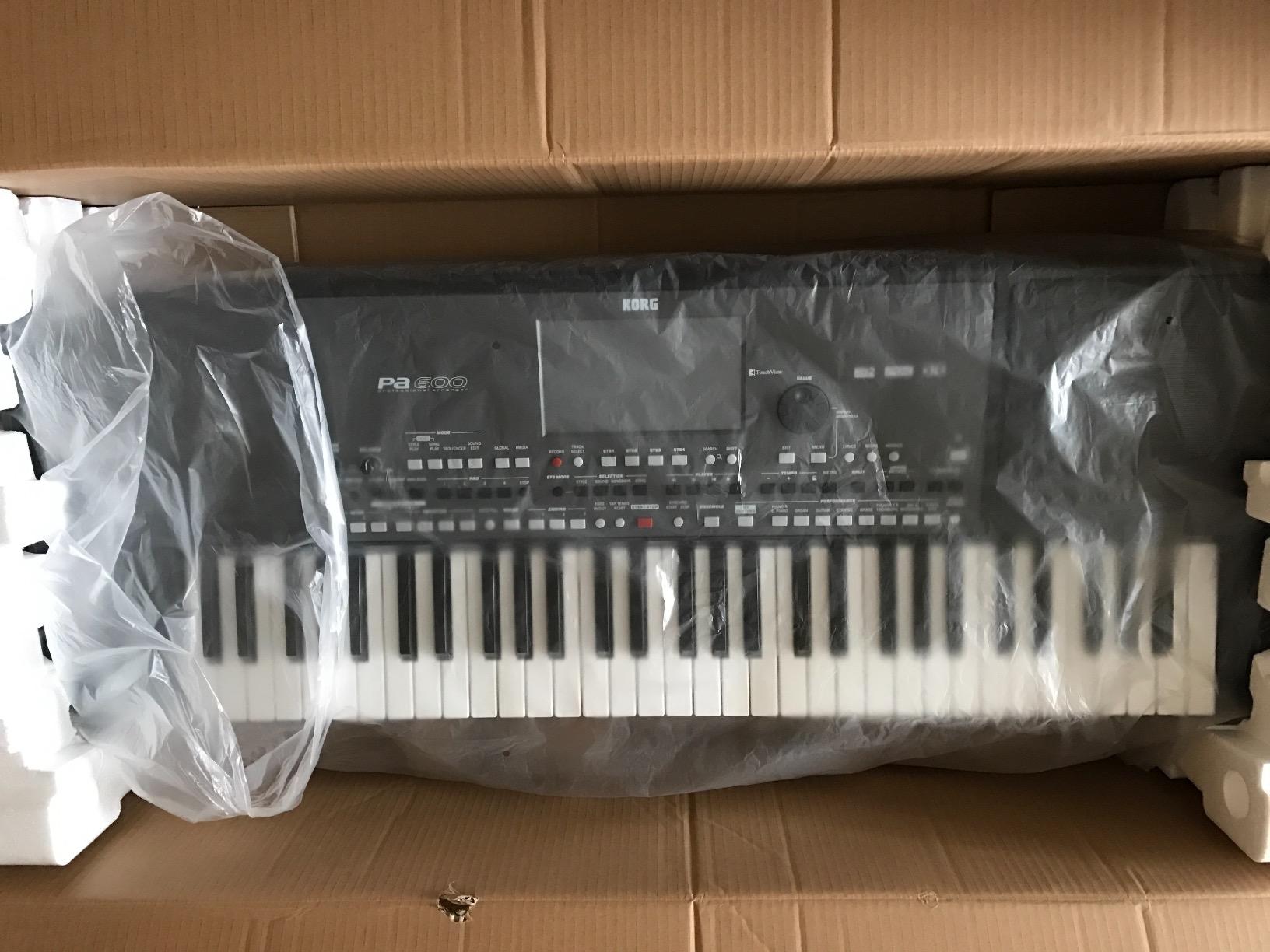 Korg PA600 61 Key Professional Arranger Keyboard Bundle customer photo 1
