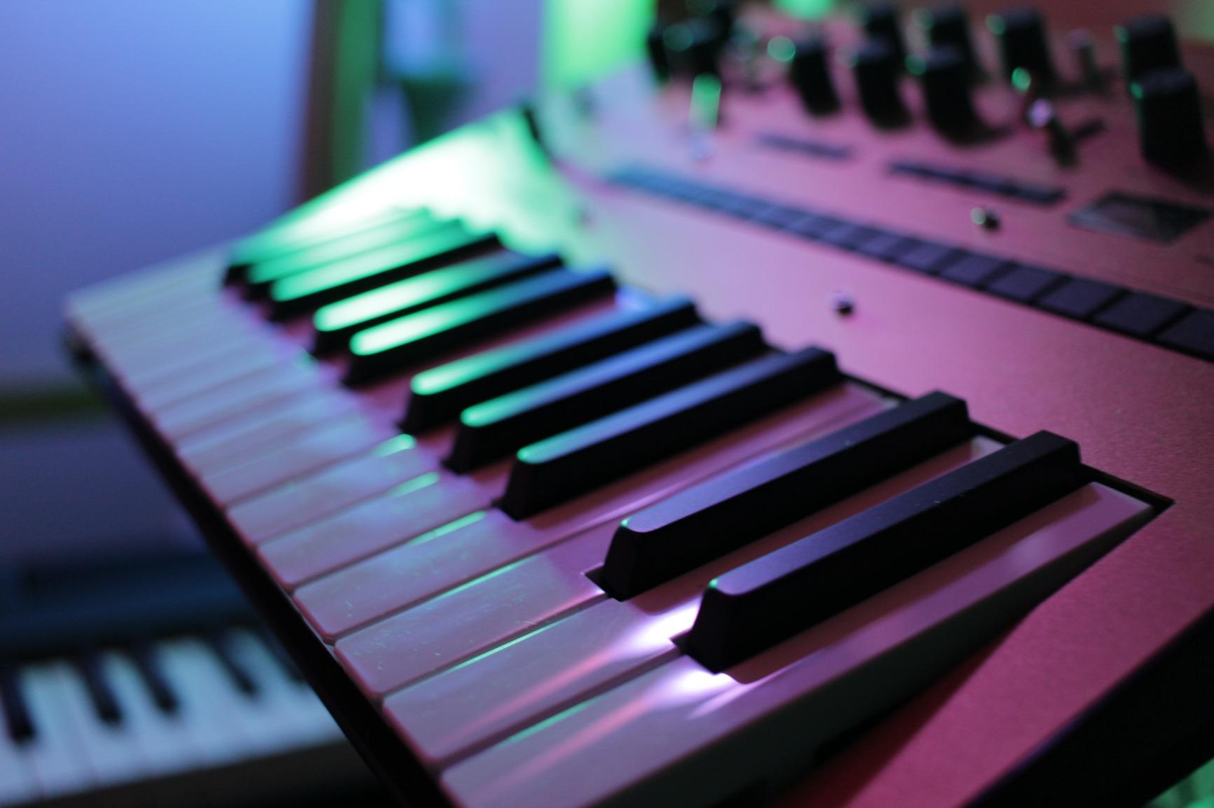 Korg monologue Monophonic Analog Synthesizer w/ 16-step Sequencer - Blue customer photo 2