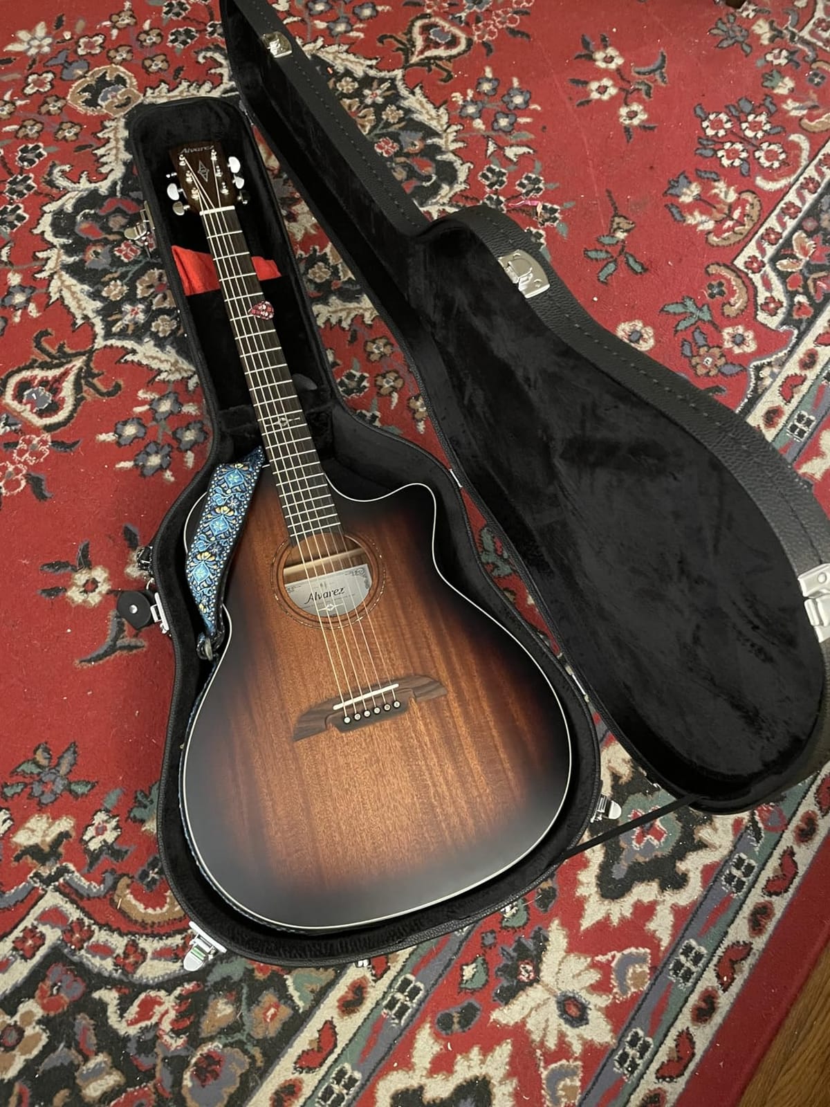 AW Acoustic Guitar Case Hard Dreadnought 41 Inch Wooden Hardshell Carrying customer photo 1