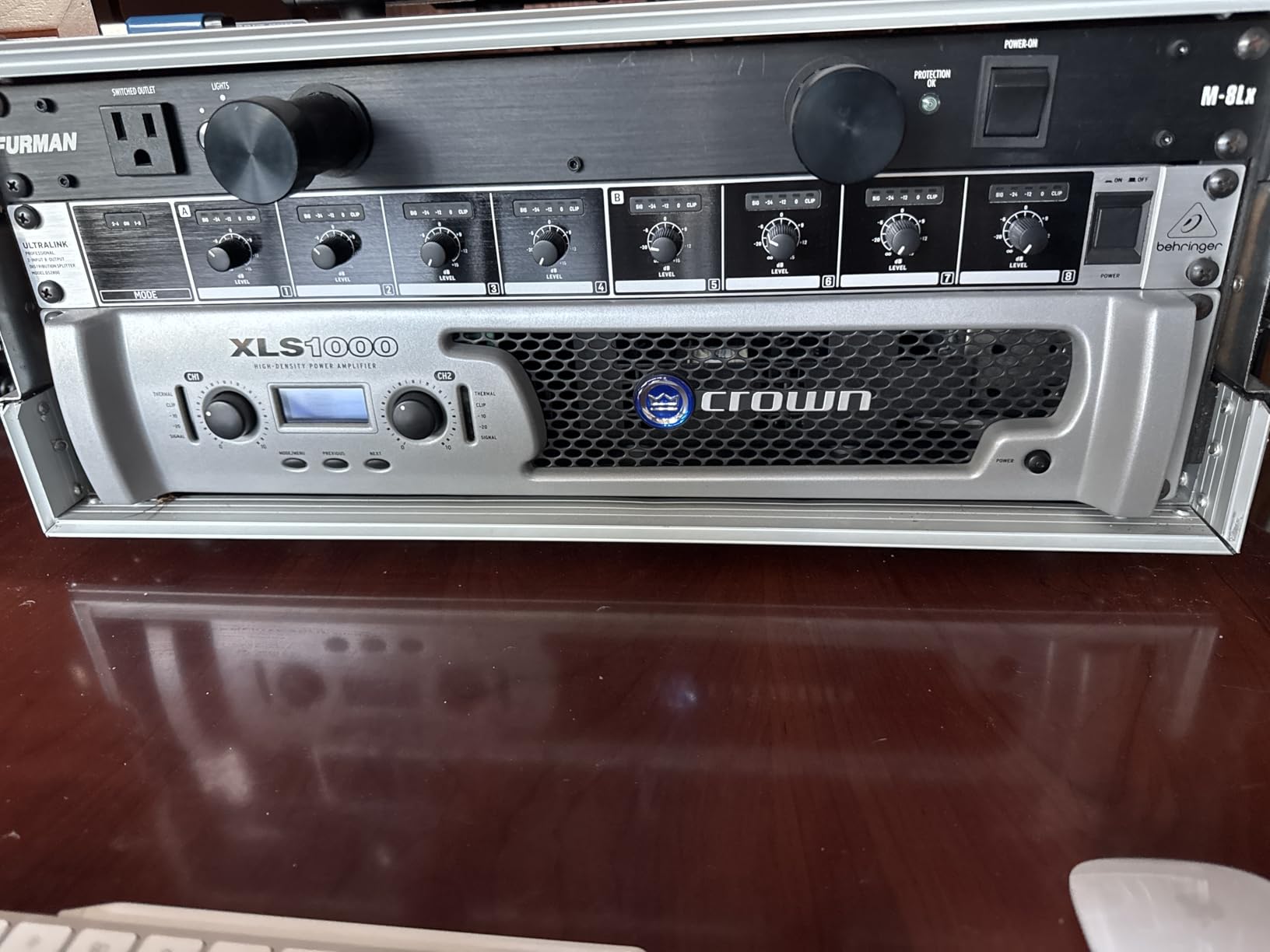 Behringer DS2800 Professional 2-Input 8-Output Distribution Splitter customer photo 1
