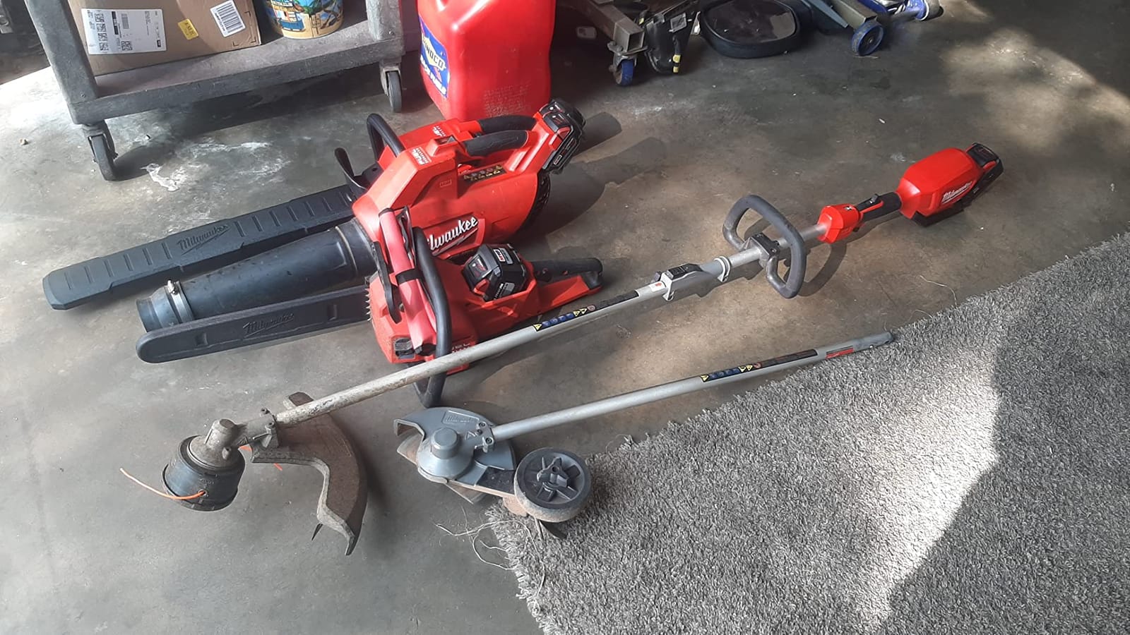 Milwaukee 2727-20 M18 FUEL 16 in. Chainsaw Tool Only - Battery and Charger NOT Included customer photo 2