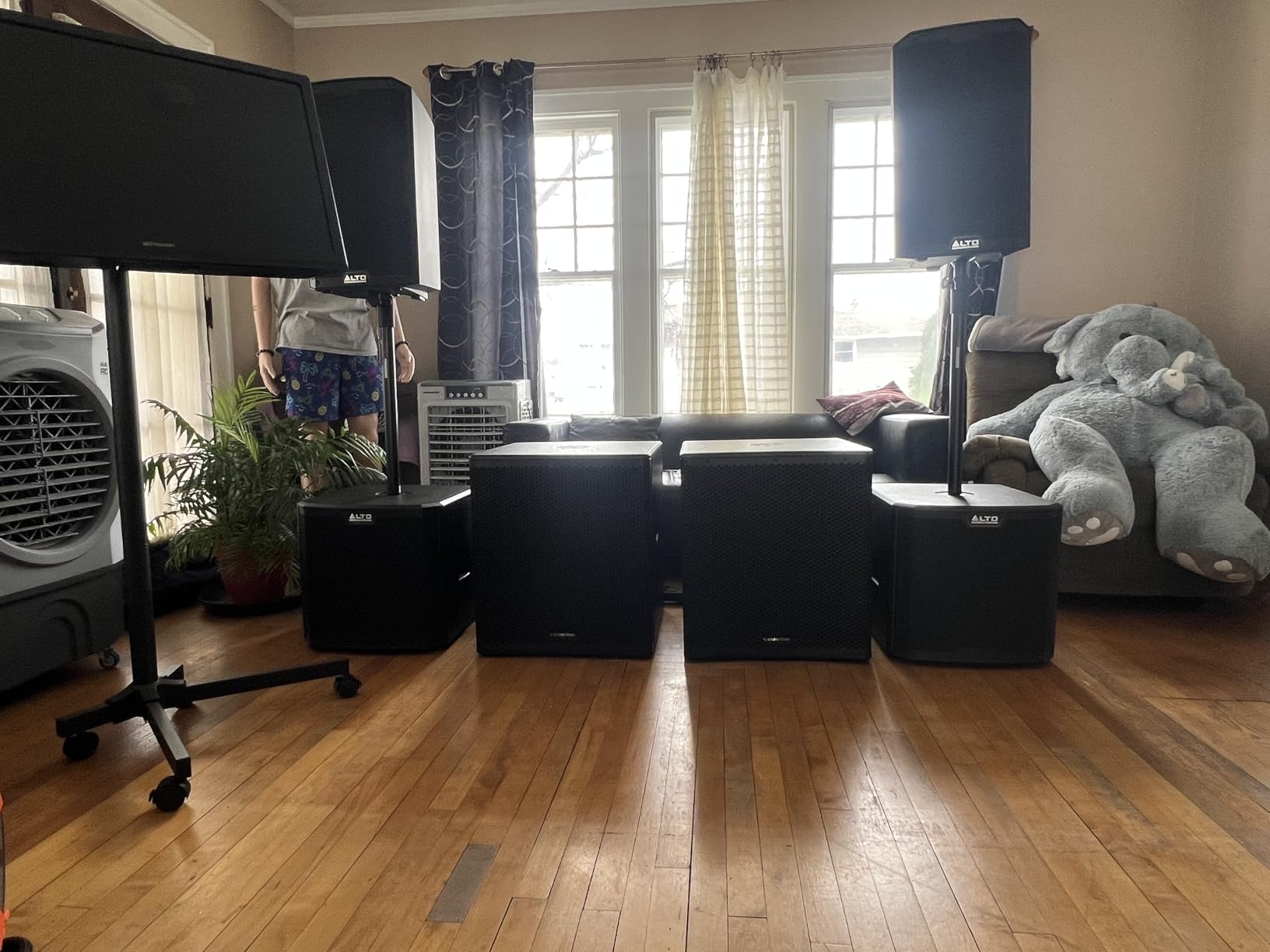 Sound Town METIS Series Powered Subwoofer 1400 Watts 12”, with Class-D Amplifiers, 3” Voice Coil (METIS-12SPW) customer photo 1