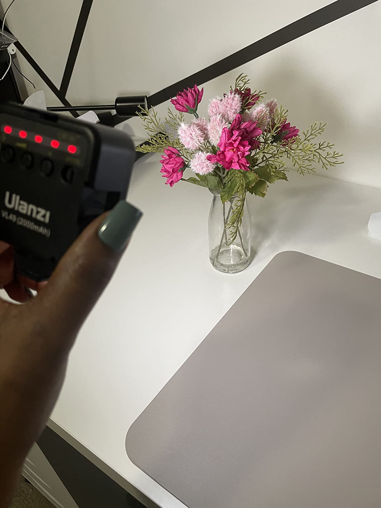 Ulanzi VL49 On-Camera LED Video Fill Light, 5500K 2000mAh Rechargeable customer photo 2