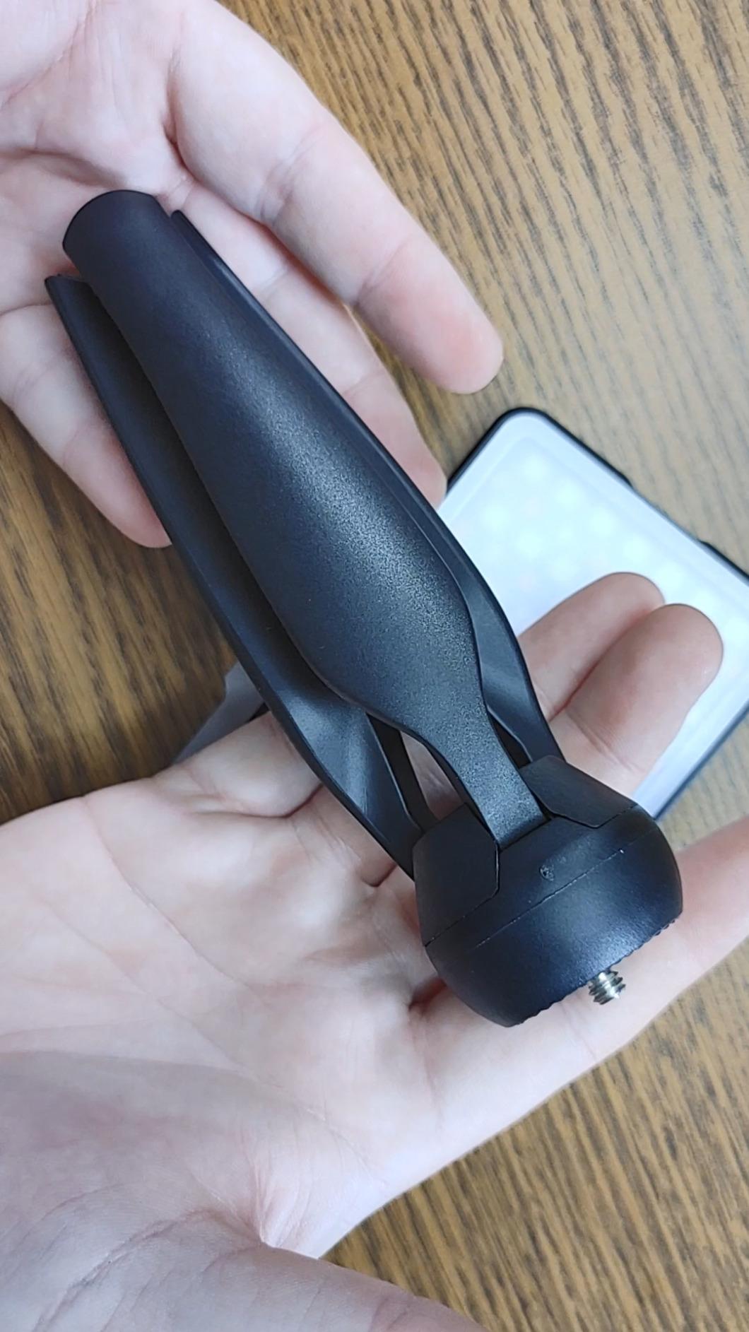 IVISII G2 Pocket RGB Camera Light,Built-in 7200mAh Rechargeable Battery 360°Full Color Gamut 9 Light Effects,2600-10000K LED Video Light Panel with Aluminum Alloy Body, Adjustable Tripod Stand customer photo 2