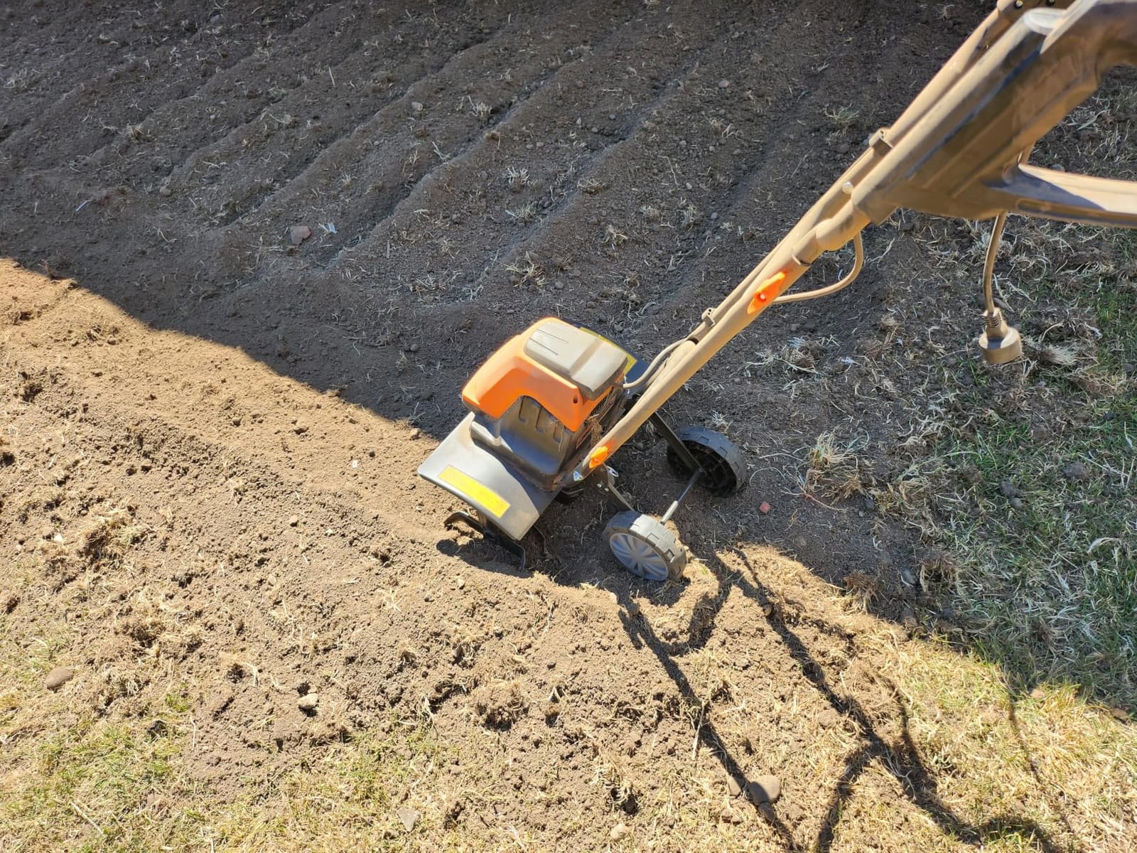 LawnMaster 13.5 Amp 18” Electric Tiller – TE1318M customer photo 1