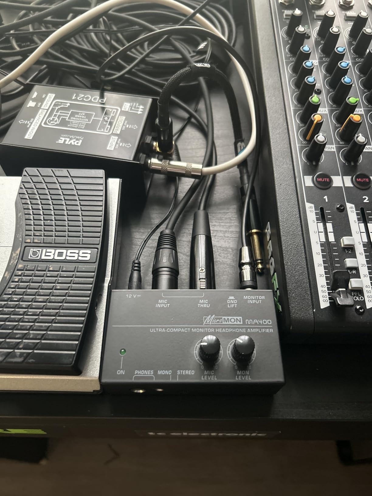LiNKFOR MA400 Headphone Amplifier for XLR Microphone & Audio Signal with Volume Controls, 6.35mm & 3.5mm Headphone Outputs, Portable with 12V Power Supply customer photo 1