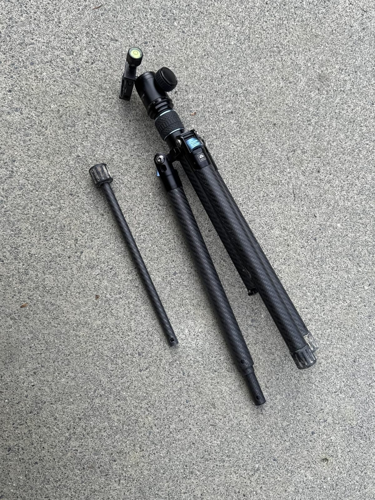 SIRUI Carbon Fiber Tripod Lightweight 2lbs with Panoramic Fluid Head, 59.8” Compact Camera Tripod Quick Release Leg Setup, Reversible Center Column, Reverse Folding Legs, Max Load 11lbs - Traveler X customer photo 2