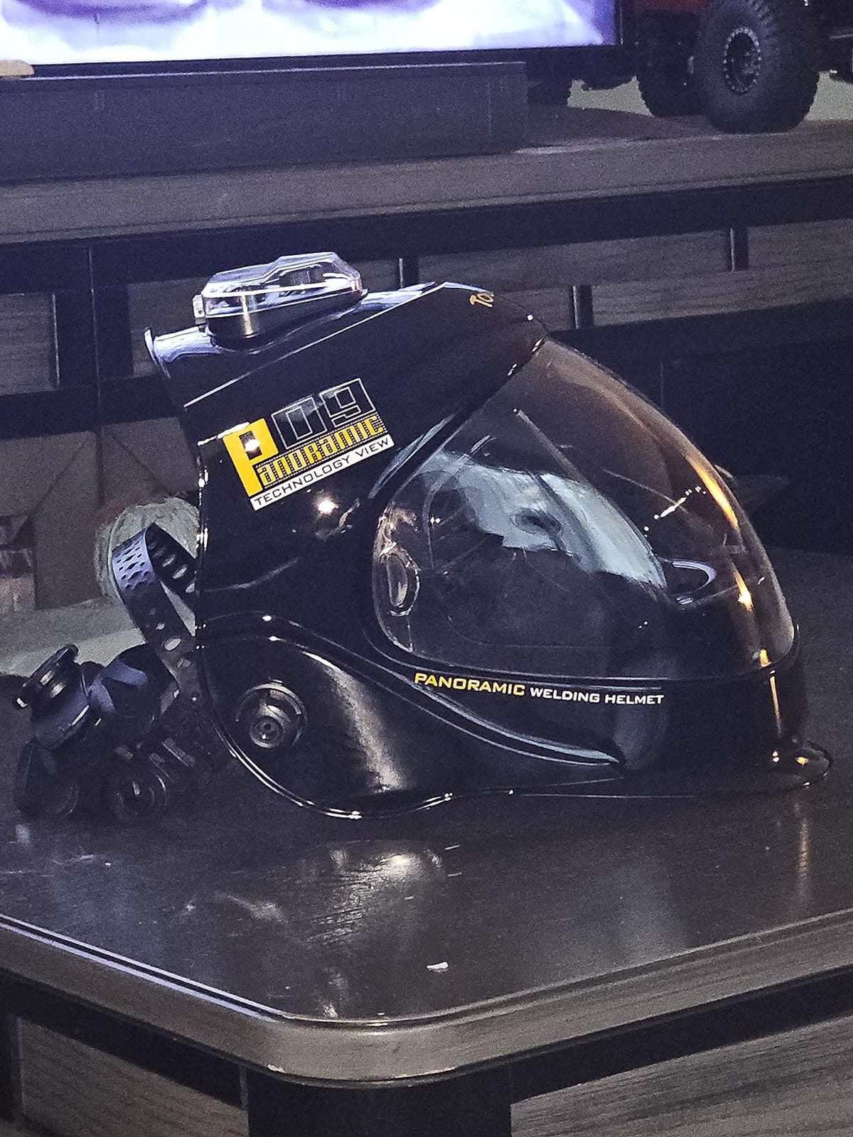 TOOLIOM Auto-Darkening True Color Welding Helmet with 3.94 x 3.66 View customer photo 2