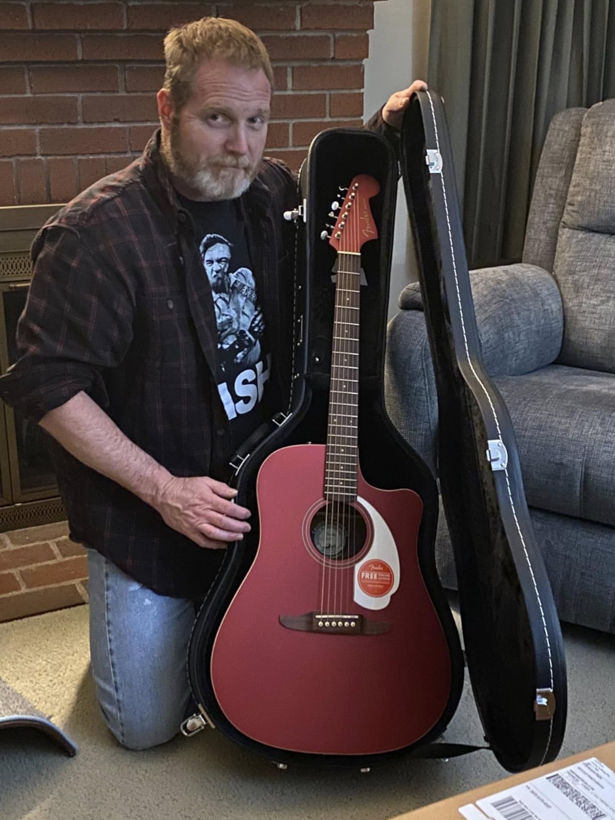 Gearlux Dreadnought Acoustic Guitar Hardshell Case with Accessory Compartment - Black customer photo 1