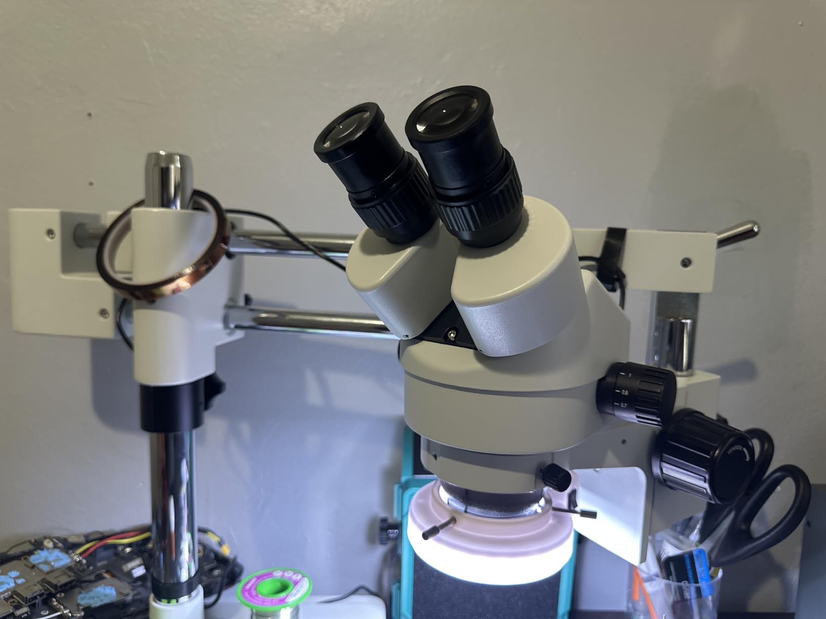 Professional Trinocular Stereo Zoom Microscope, 3.5X-90X Magnification,WF10X Eyepieces, 0.7X-4.5X Zoom，0.5X & 2.0X Auxiliary Lens, Double-Arm Boom Stand, 56S LED Ring Light,Two adapters customer photo 1