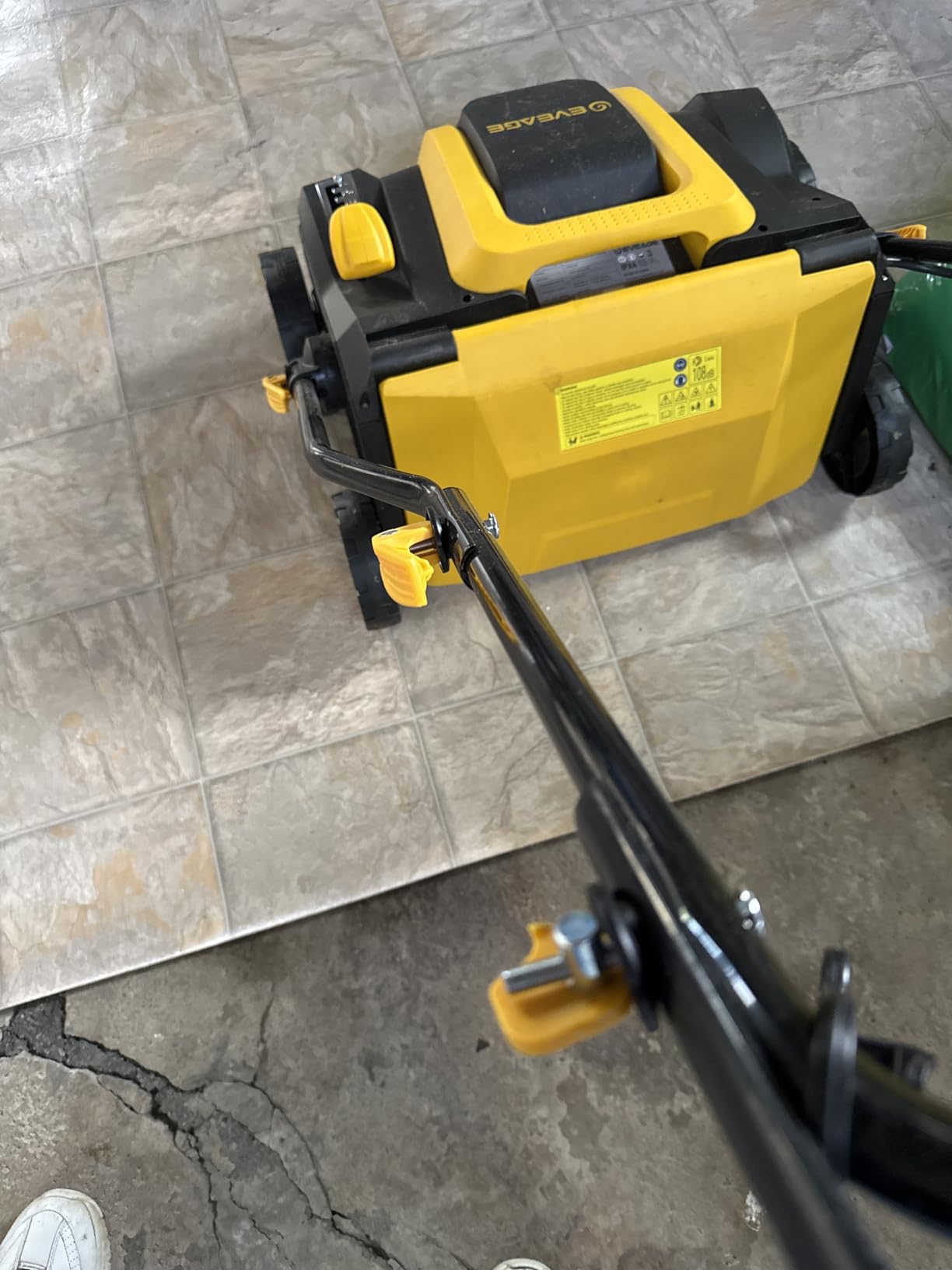EVEAGE 16-Inch Electric Dethatcher, 15-Amp 2-in-1 Dethatcher and Scarifier customer photo 1