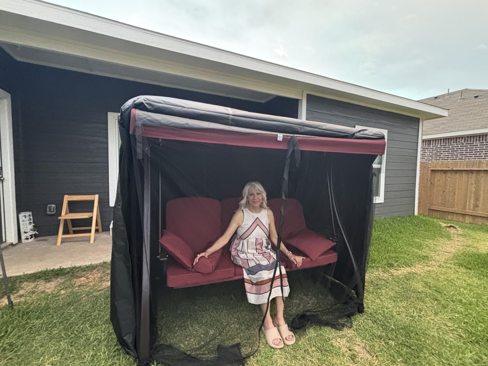 3 in 1 Outdoor Porch Swing with Adjustable Canopy, 3 Seat Outdoor Swing for Adults, Patio Swing Chair with Thickened Cushions,Pillows & Cup Holders for Backyard, Porch, Garden (Wine Red) customer photo 2