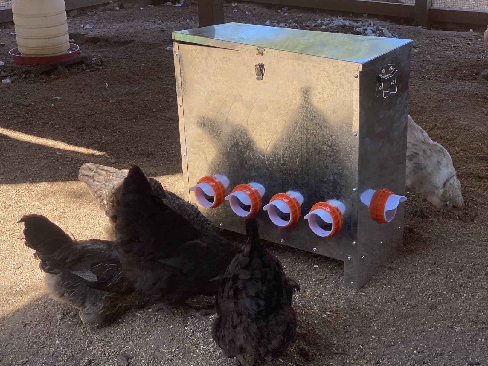 Automatic Chicken Feeder No Waste Metal Poultry Feeder Large Capacity 85lbs for Chickens, Geese, Ducks, Turkeys, Quails (10-Port) customer photo 2