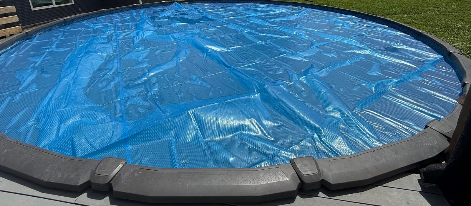 VEVOR Solar Pool Cover 32 x 16 ft, 16 Mil Rectangle Solar Blanket Blue customer photo 2