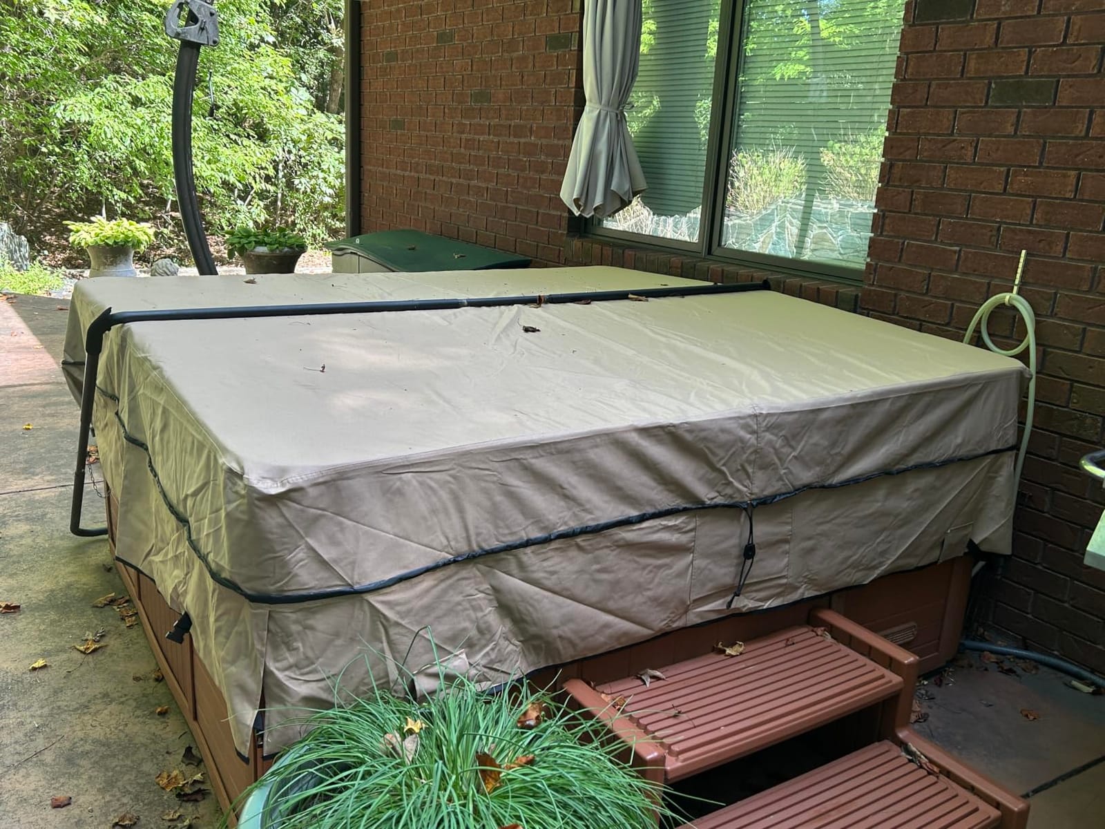 MIXC Outdoor Waterproof 600D Square Hot Tub Cover 85 x 85 Inch Fit 84 x 84 or 83 x 83 or 82 x 82 Inch or 7 ft x 7 ft Heavy Duty Spa Cover Protectors customer photo 2