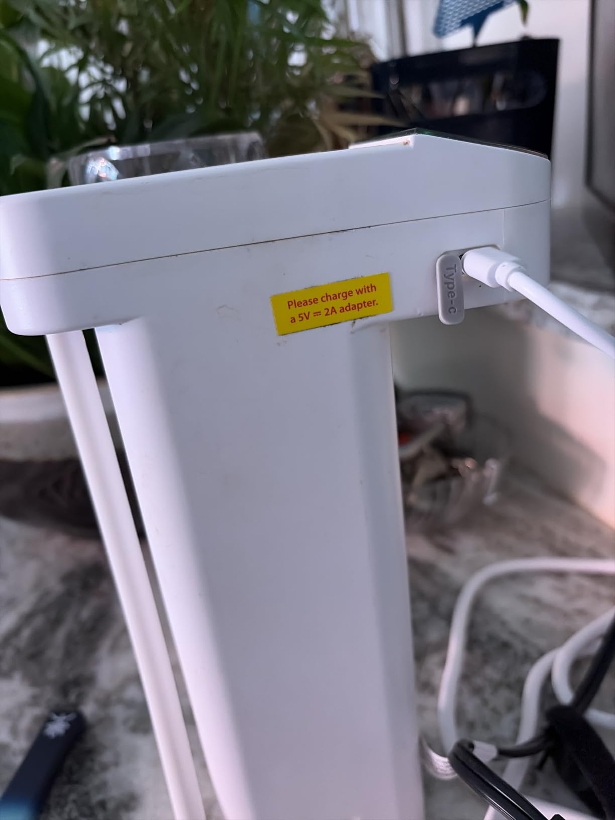 Waterdrop ED61W Rechargeable Water Filter Dispenser, 15-Cup, White customer photo 2