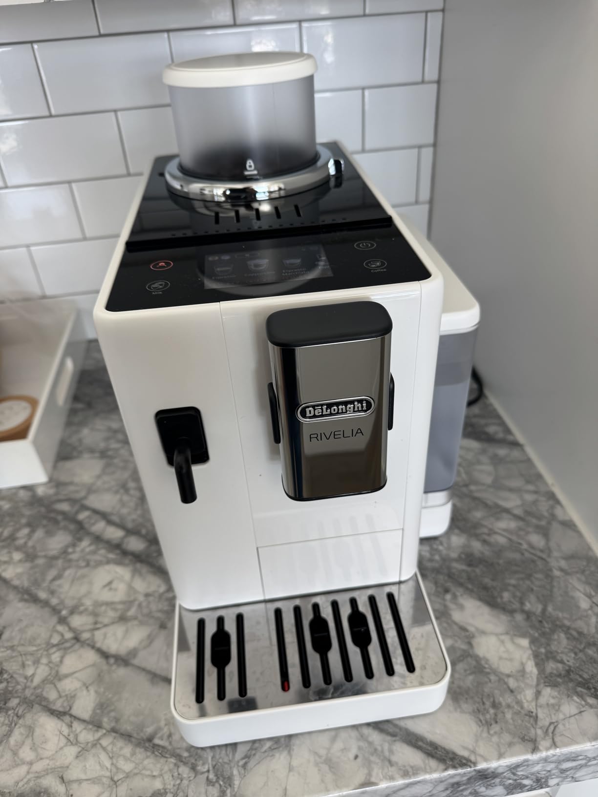 De'Longhi Rivelia Automatic Espresso Machine, Milk Frother, White customer photo 2