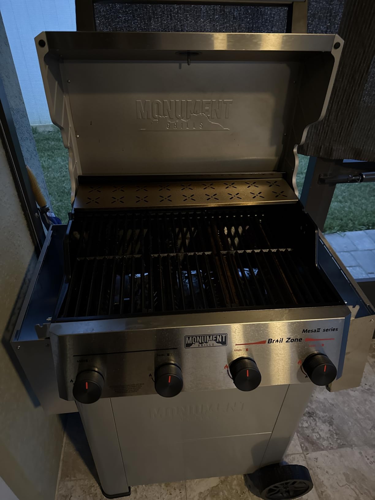 Monument Grills 4 Burner Propane Gas Grill with Advanced Broil Zone, Stainless Steel Outdoor Mesa 2 Barbecue Grill, Foldable Side Shelves, 500°F in 5 Mins, Fast Assembly, Mesa II 410FBZ customer photo 1