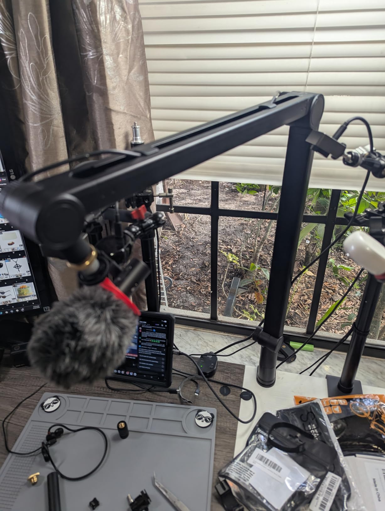 AA AUDIO ACCESSORY Never-Sag 950mm White Mic Boom Arm, 6.6lbs Load Capacity customer photo 1