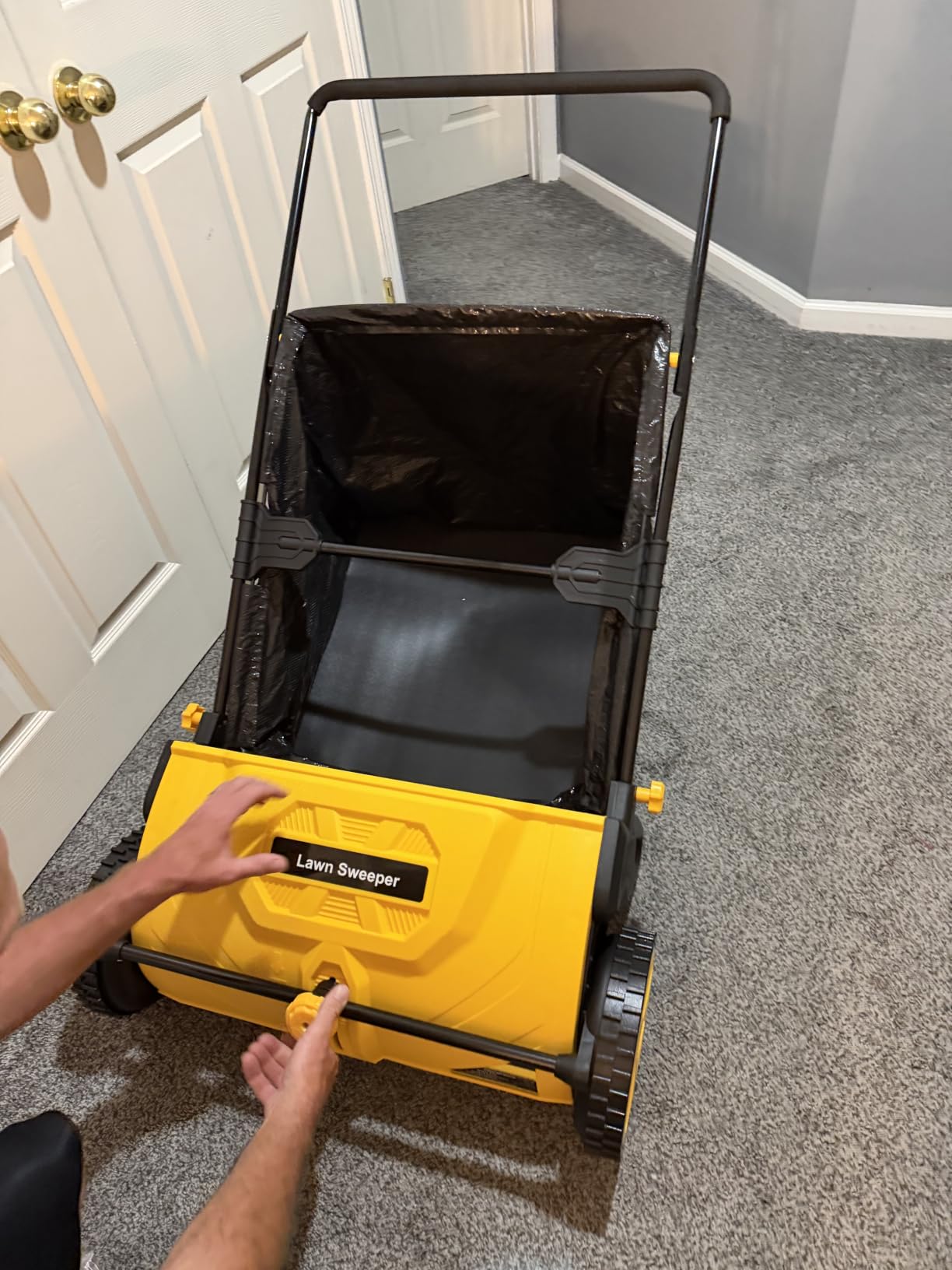 22-Inch Push Lawn Sweeper, Leaf & Grass Collector for Clippings, Wet Leaves customer photo 1