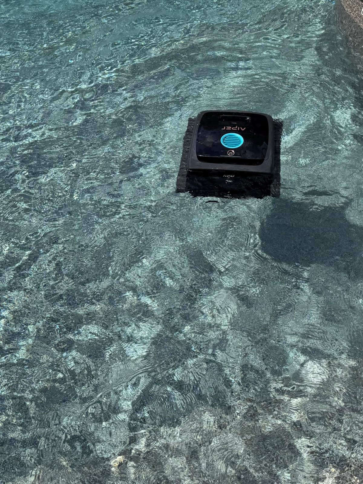 AIPER AI Vision Cordless Pool Robot, Include Wireless Charging Dock, Black customer photo 1