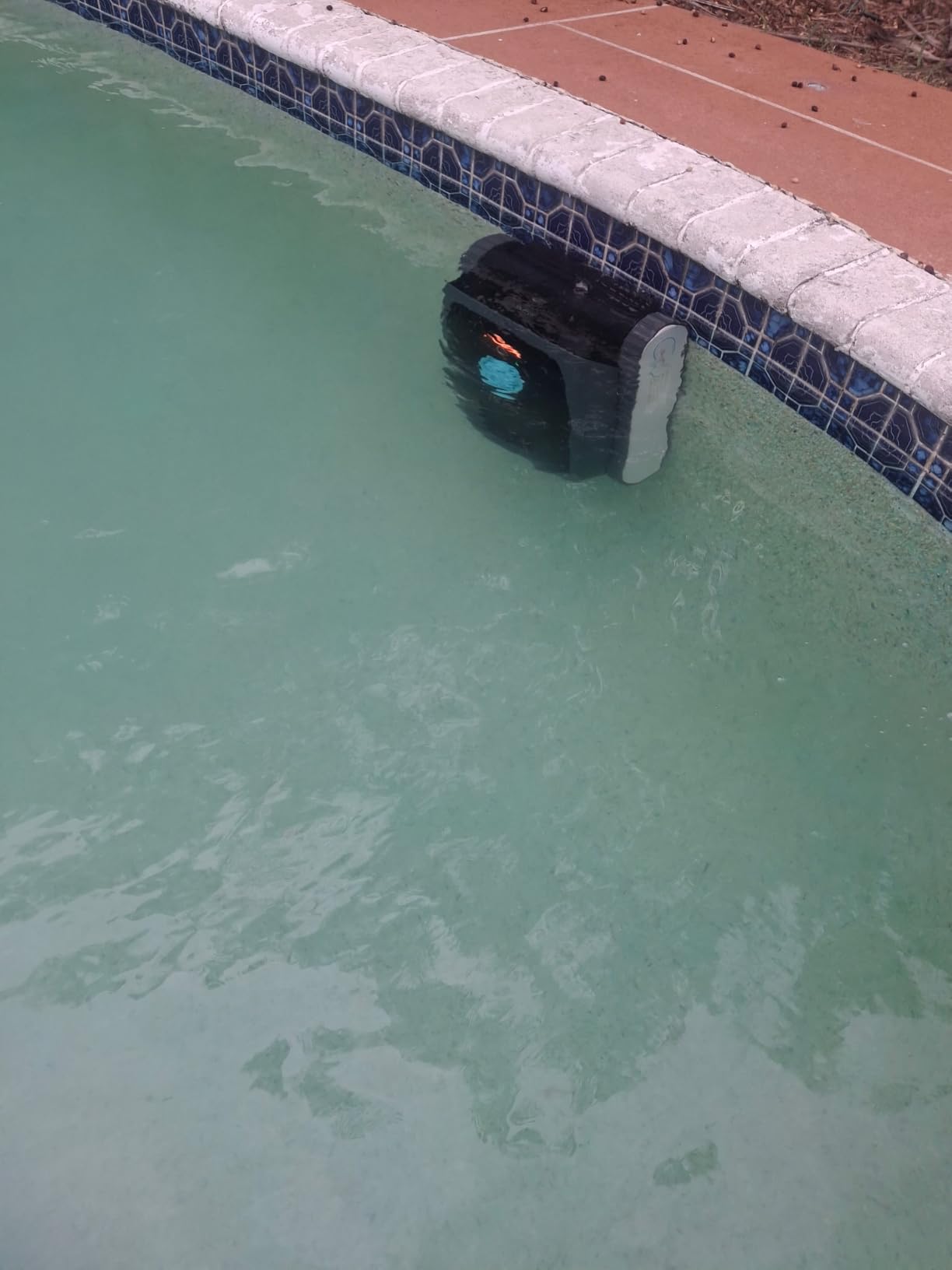 AIPER AI Vision Cordless Pool Robot, Include Wireless Charging Dock, Black customer photo 2